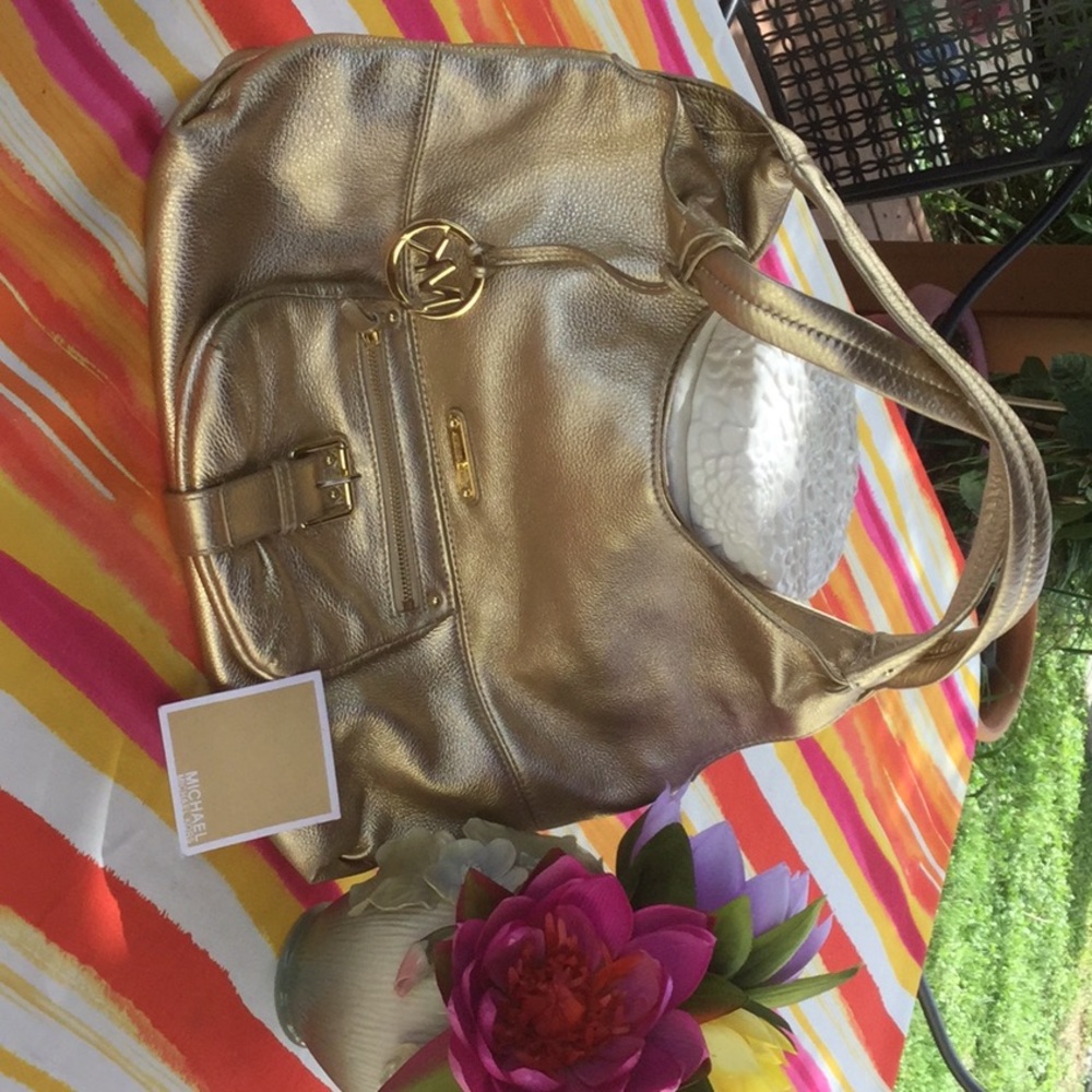 MICHAEL KORS BAG ..Non Smoker .....summer bag ...